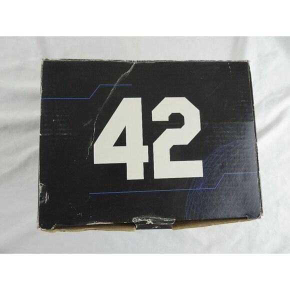 2017 Dodgers Replica Jackie Robinson Statue - Picture 5 of 12